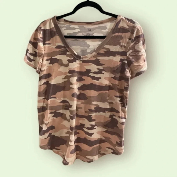 SO Medium pink camo v-neck t-shirt - Picture 1 of 6